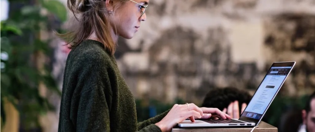 Apenas dos de cada diez mujeres del sector tecnológico trabajan en Inteligencia Artificial