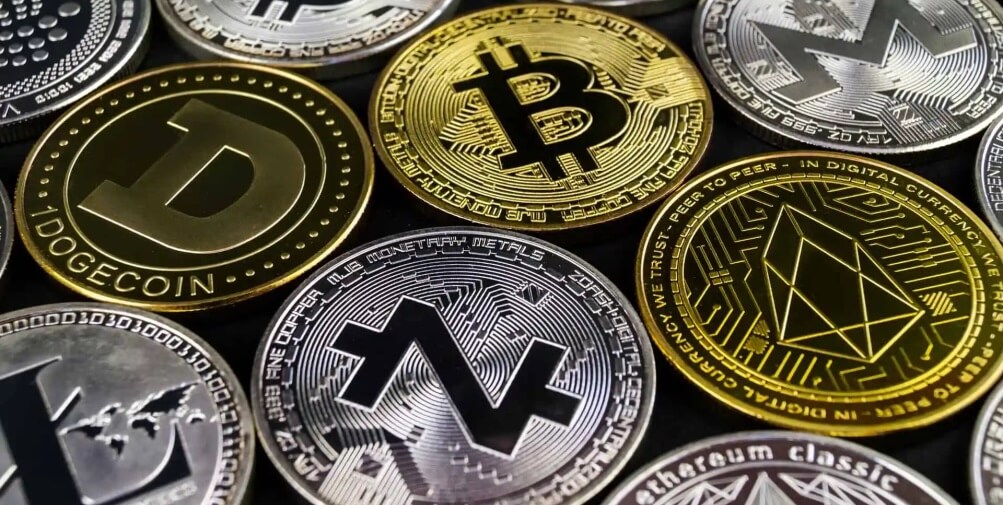 Caída del mercado cripto, con Bitcoin bajando y Ethereum creciendo como nunca