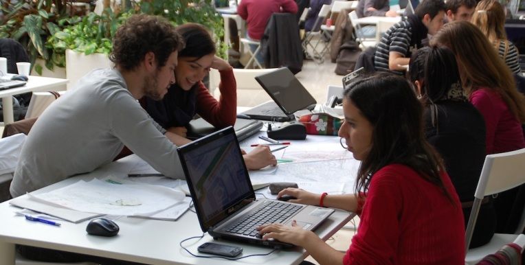 La Universidad Francisco de Vitoria en Madrid implanta un nuevo software para reducir el número de incidencias en sus trescientos ordenadores