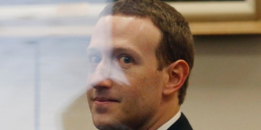 Mark Zuckerberg pide perdón por los datos que Facebook filtrará en 2019