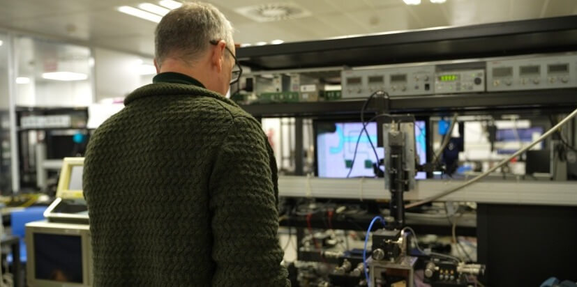 La Universitat Politécnica de València trabaja en la creación de un chip cuántico reconfigurable